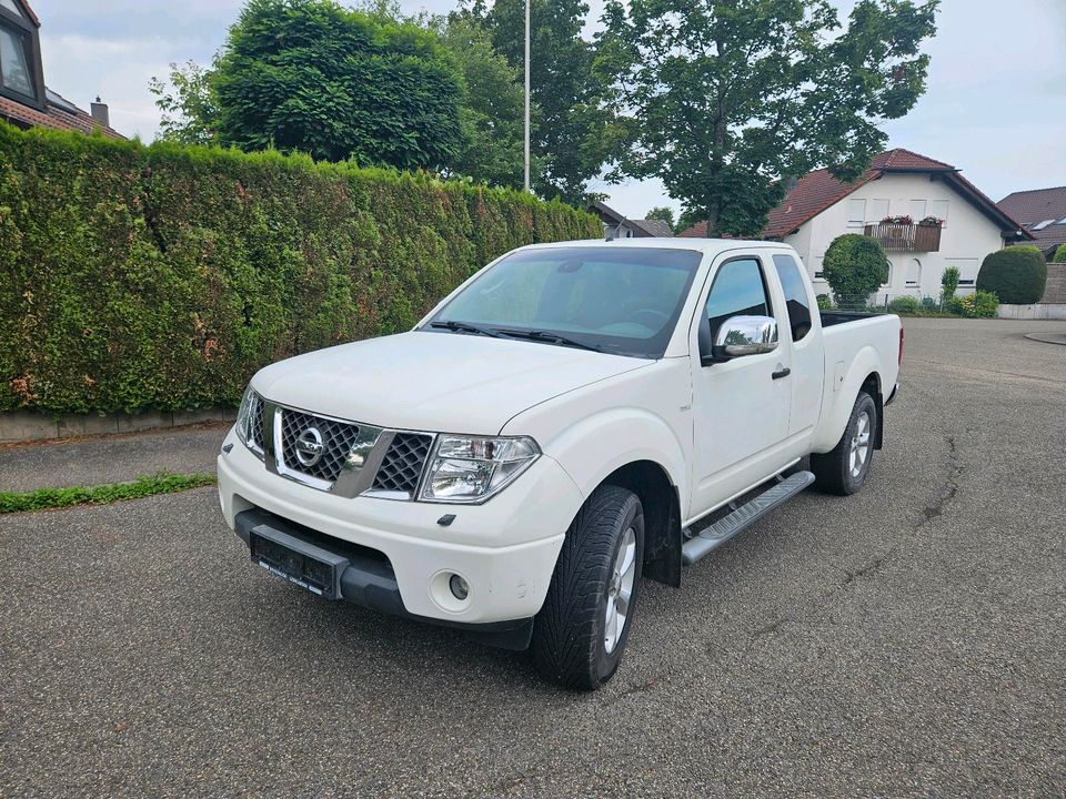 Nissan Navara 4x4 пробіг: 198000 рік: Januar 2009 Diesel потужність:171 PS Juli 2026 ціна: 6800 - Фото 0
