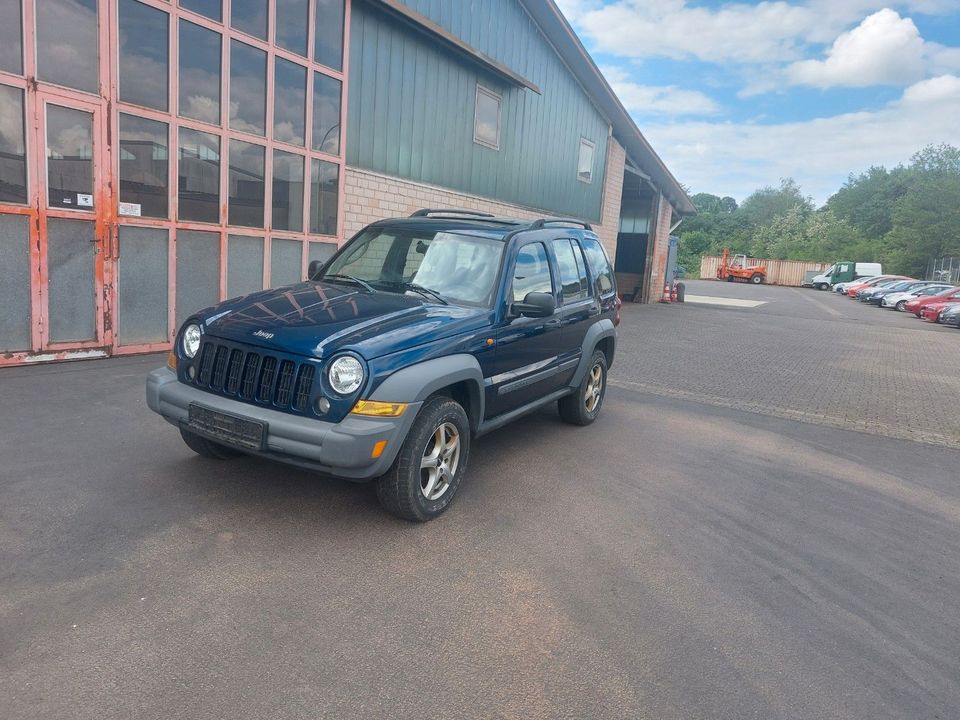 Jeep Cherokee Renegade 2.8 CRD4x4 пробіг: 258000 рік: September 2006 Diesel потужність:163 PS коробка: Manuell ціна: 3299 - Фото 1
