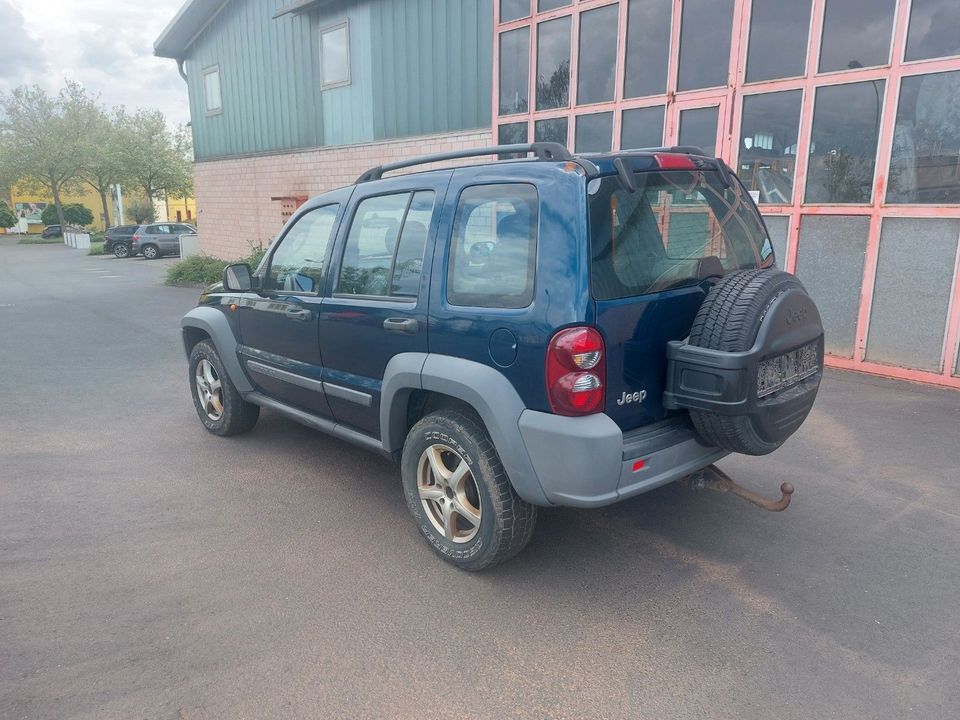 Jeep Cherokee Renegade 2.8 CRD4x4 пробіг: 258000 рік: September 2006 Diesel потужність:163 PS коробка: Manuell ціна: 3299 - Фото 2