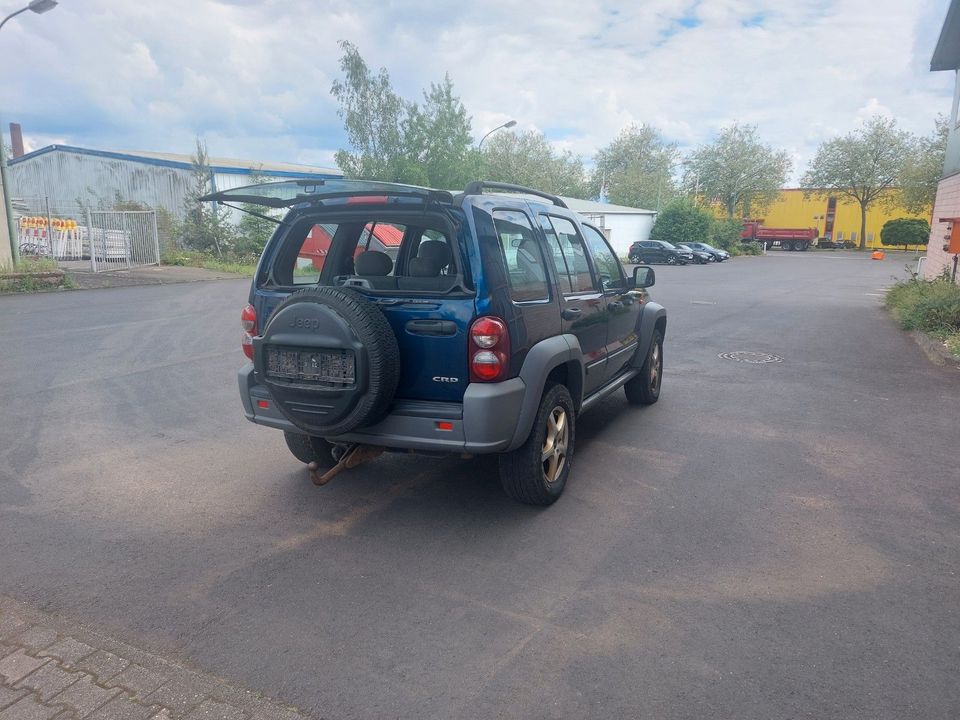 Jeep Cherokee Renegade 2.8 CRD4x4 пробіг: 258000 рік: September 2006 Diesel потужність:163 PS коробка: Manuell ціна: 3299 - Фото 3