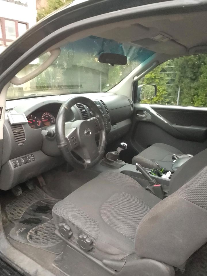 Nissan Navara 4x4 klimaanlage пробіг: 242000 рік: Mai 2007 Diesel коробка: Manuell ціна: 4950 - Фото 4