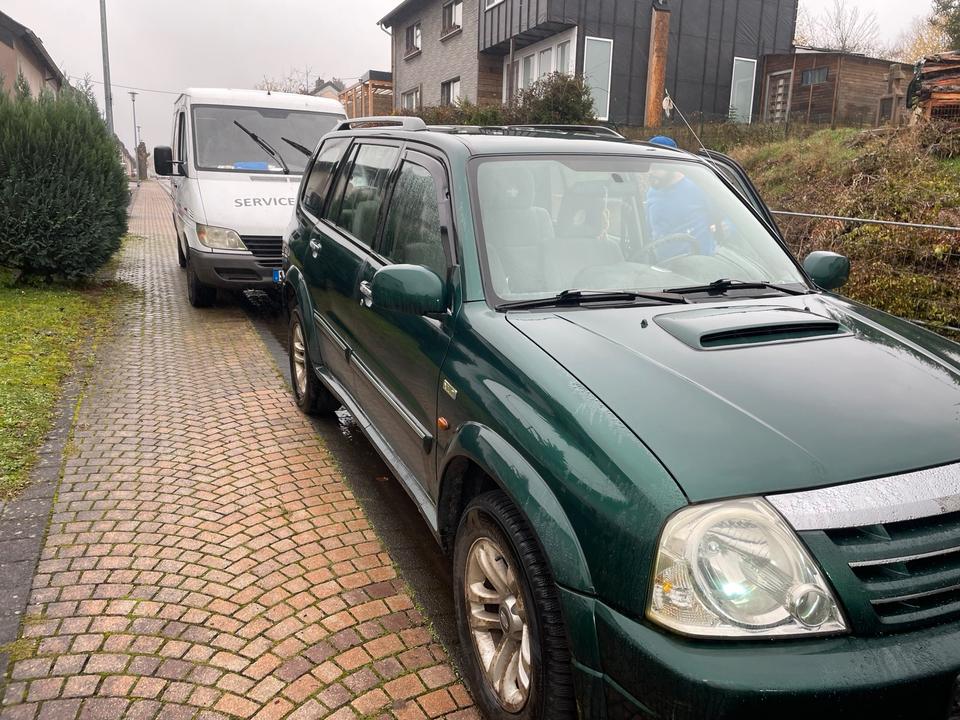 Suzuki grand vitara Xl-7Allrad 4x4 пробіг: 180000 рік: Juni 2005 Diesel потужність:108 PS коробка: Manuell ціна: 2600 - Фото 1