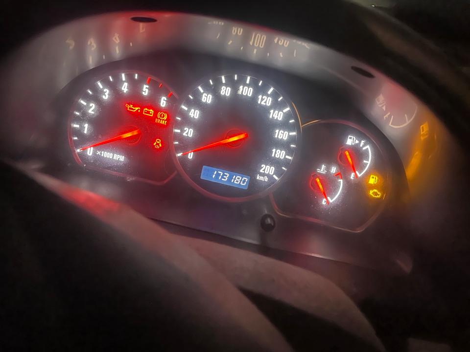 Suzuki grand vitara Xl-7Allrad 4x4 пробіг: 180000 рік: Juni 2005 Diesel потужність:108 PS коробка: Manuell ціна: 2600 - Фото 5