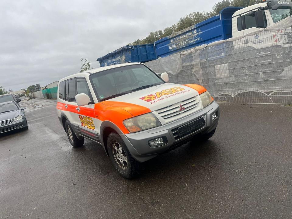Mitsubishi Pajero 3,2 DI-D Avance 4X4  пробіг: 372000 рік: Dezember 2002 Diesel потужність:160 PS коробка: Manuell ціна: 4899 - Фото 1