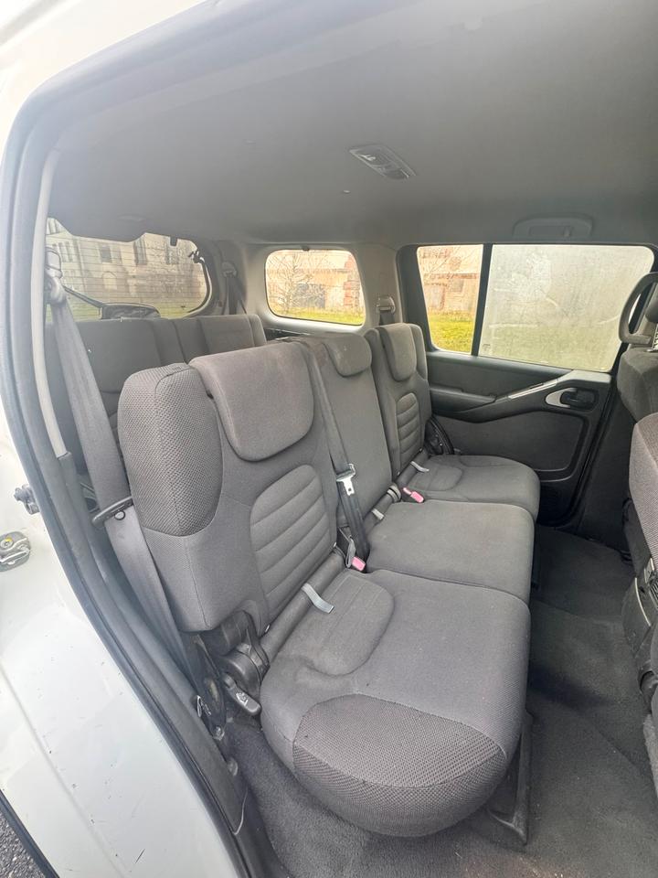 Nissan Pathfinder 2.5 Dci  пробіг: 280000 рік: Dezember 2007 Diesel потужність:174 PS коробка: Manuell ціна: 5490 - Фото 9