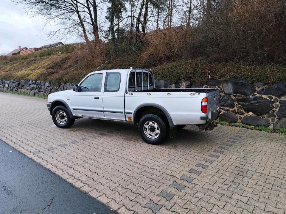 Дешевий джип для ЗСУ Ford Ranger Allrad 4x4 Offroad пробіг: 222800 рік: April 2002 Diesel потужність:109 PS ціна: 3450 - Фото 1