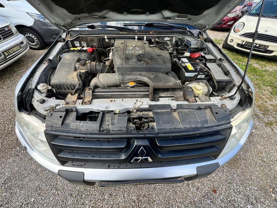 Mitsubishi Pajero 3.2 DI-D пробіг: 240000 Pajero Diesel потужність:170 PS коробка: Automatik ціна: 4990 - Фото 17