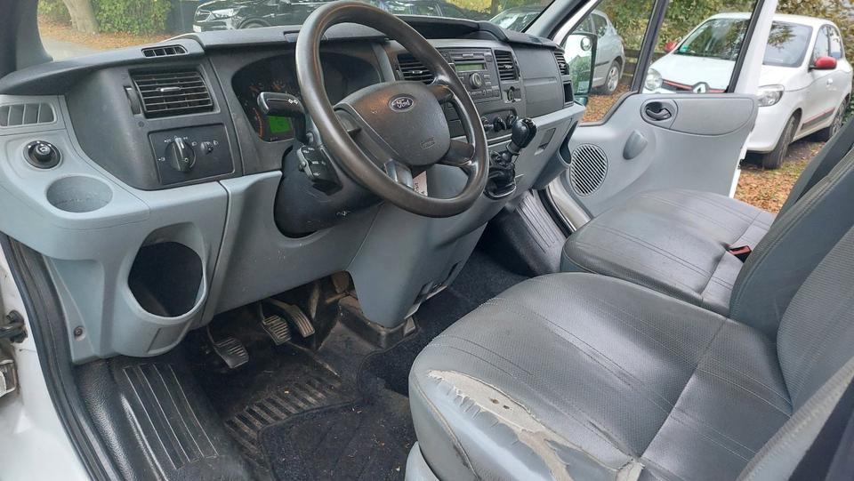 Ford Transit 2.4l Diesel AWD 4x4 140PS пробіг: 245600 рік: Mai 2010 Diesel потужність:140 PS коробка: Manuell ціна: 4900 - Фото 6