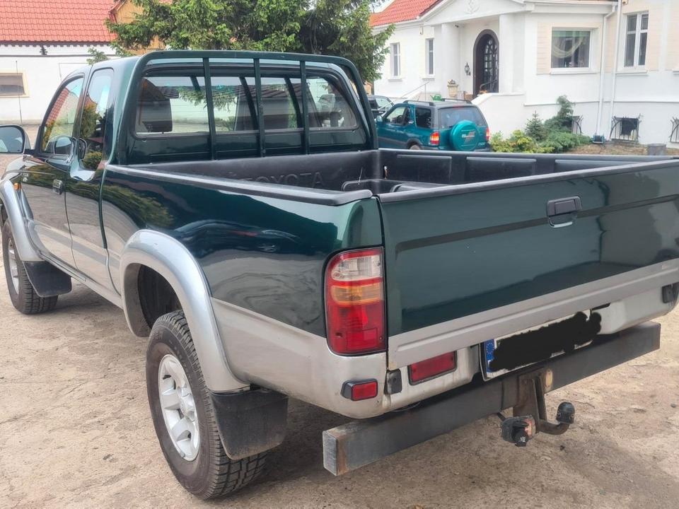 Придбати дешевий надійни джип Toyota Hilux 2.5 D 4x4 пробіг: 181400 рік: Oktober 2002 Diesel потужність:102 PS коробка: Manuell ціна: 4950 - Фото 2