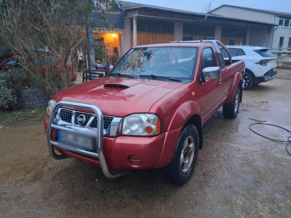 Дешевий джип Nissan Navara Pickup 4x4 пробіг: 255000 рік: Mai 2003 Diesel потужність:133 PS коробка: Manuell ціна: 4900 - Фото 0