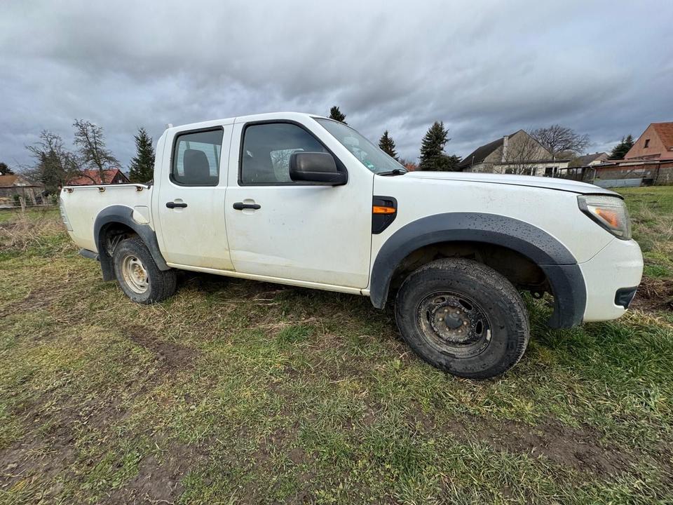 Ford Ranger XL Doppelkabine 4X4 пробіг: 316000 рік: März 2011 Diesel потужність:143 PS коробка: Manuell Weiß - Фото 1