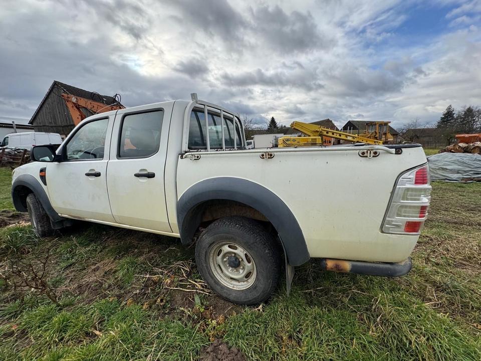 Ford Ranger XL Doppelkabine 4X4 пробіг: 316000 рік: März 2011 Diesel потужність:143 PS коробка: Manuell Weiß - Фото 4