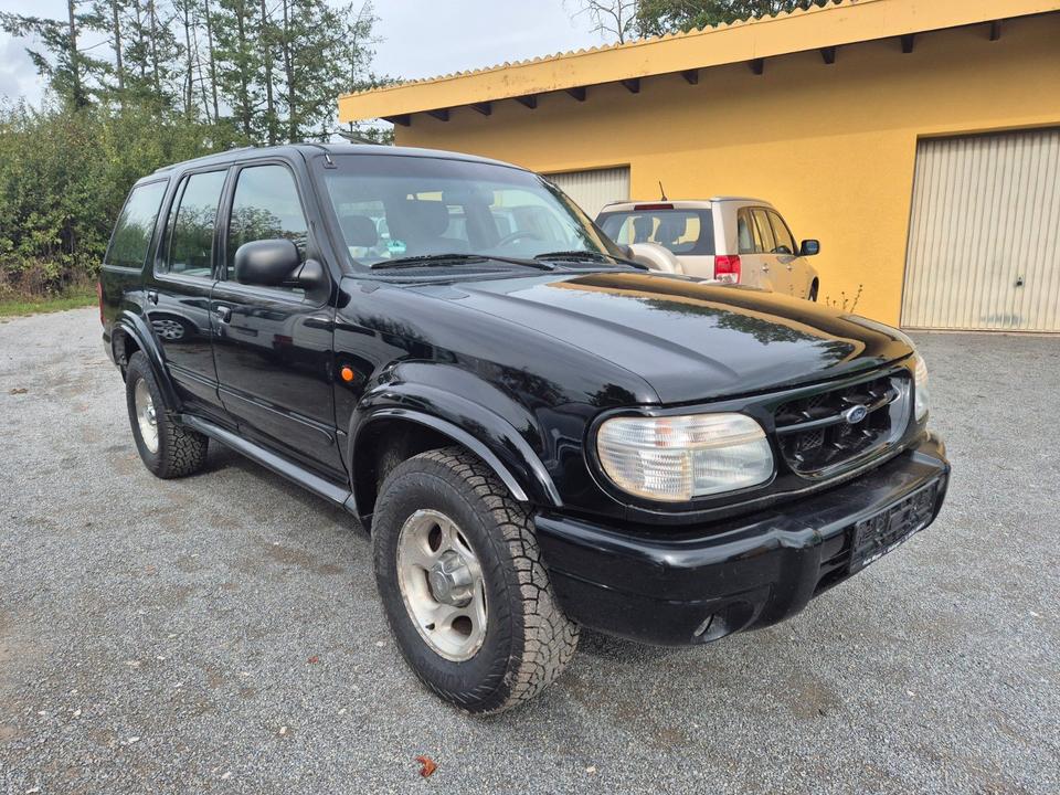 Ford Explorer U2 4x4 Allrad Offroad  пробіг: 139000 рік: Mai 2001 Benzin потужність:204 PS коробка: Automatik ціна: 3999 - Фото 1