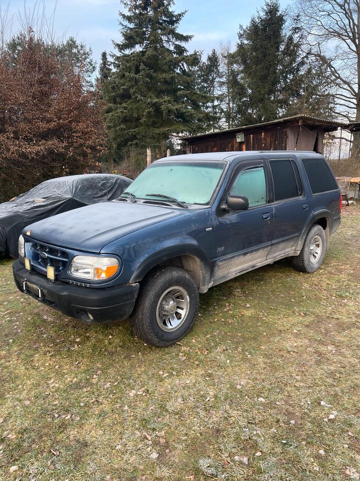 Ford Explorer V6, SUV, 4x4 пробіг: 85000 рік: Januar 2000 Benzin потужність:204 PS коробка: Automatik ціна: 3900 - Фото 0
