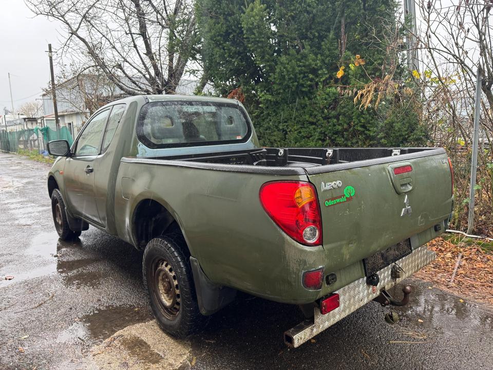 Надійний джип на фронт для ЗСУ Mitsubishi L200 2.5  пробіг: 300000 рік: Juli 2006 Diesel потужність:136 PS коробка: Manuell ціна: 4000 - Фото 2