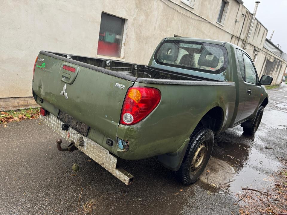 Надійний джип на фронт для ЗСУ Mitsubishi L200 2.5  пробіг: 300000 рік: Juli 2006 Diesel потужність:136 PS коробка: Manuell ціна: 4000 - Фото 3