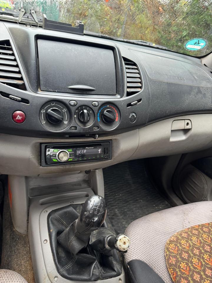 Надійний джип на фронт для ЗСУ Mitsubishi L200 2.5  пробіг: 300000 рік: Juli 2006 Diesel потужність:136 PS коробка: Manuell ціна: 4000 - Фото 5