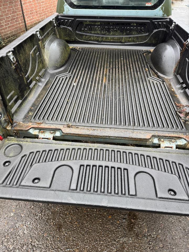 Надійний джип на фронт для ЗСУ Mitsubishi L200 2.5  пробіг: 300000 рік: Juli 2006 Diesel потужність:136 PS коробка: Manuell ціна: 4000 - Фото 9