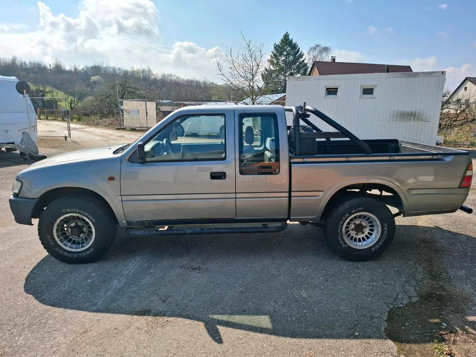 Надійни джип для війсткових Isuzu Opel Campo 3.1 Diesel Pickup 4x4 Sportscap пробіг: 254640 рік: Juli 1999 Diesel потужність:109 PS коробка: Manuell ціна: 4000 - Фото 0