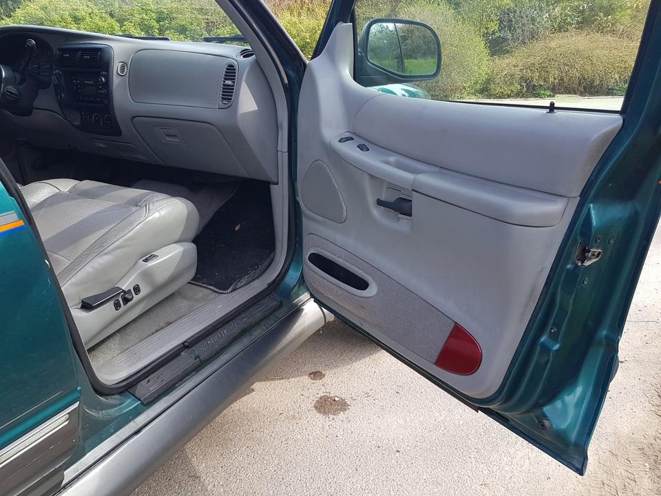 Ford Explorer U2 4x4 Allrad 4,0 V6  пробіг: 215000 рік: Oktober 1998 Benzin потужність:207 PS коробка: Automatik ціна: 1990 - Фото 10