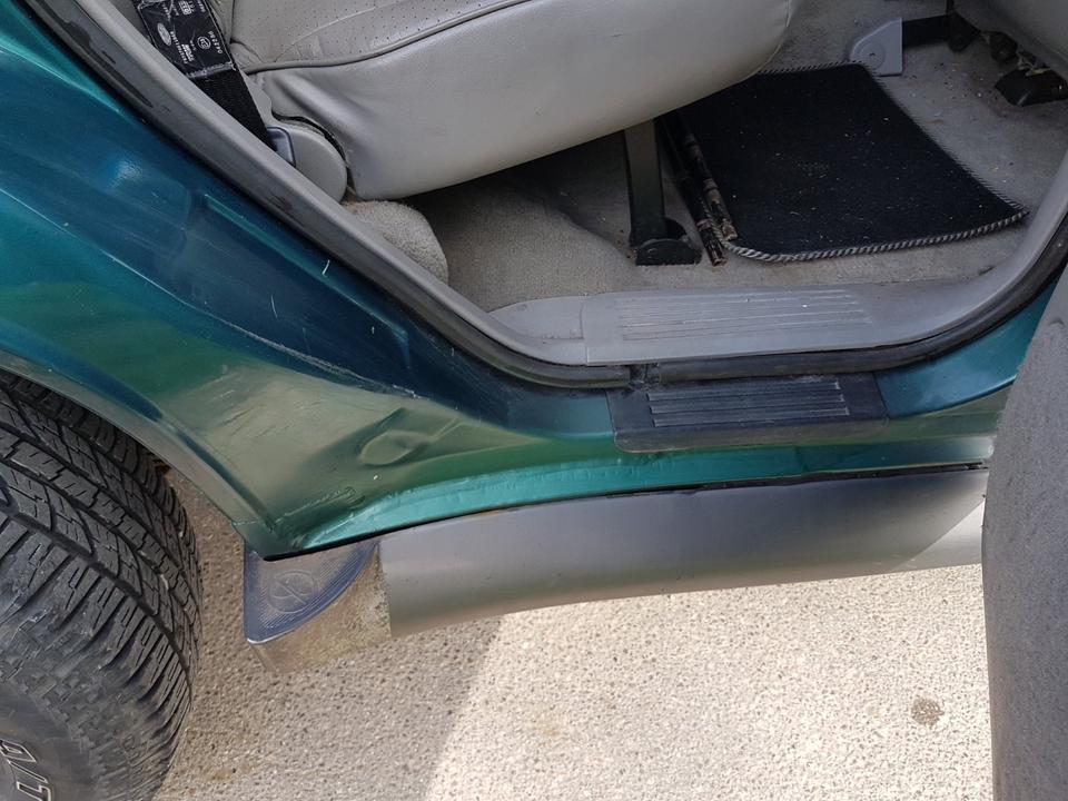 Ford Explorer U2 4x4 Allrad 4,0 V6  пробіг: 215000 рік: Oktober 1998 Benzin потужність:207 PS коробка: Automatik ціна: 1990 - Фото 18
