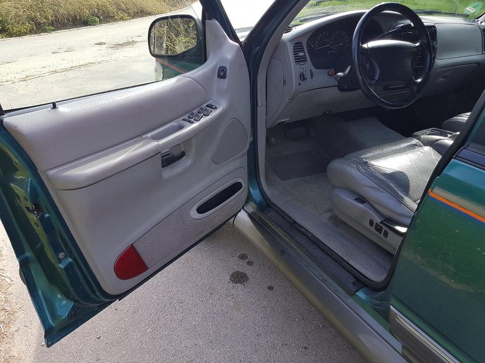Ford Explorer U2 4x4 Allrad 4,0 V6  пробіг: 215000 рік: Oktober 1998 Benzin потужність:207 PS коробка: Automatik ціна: 1990 - Фото 5