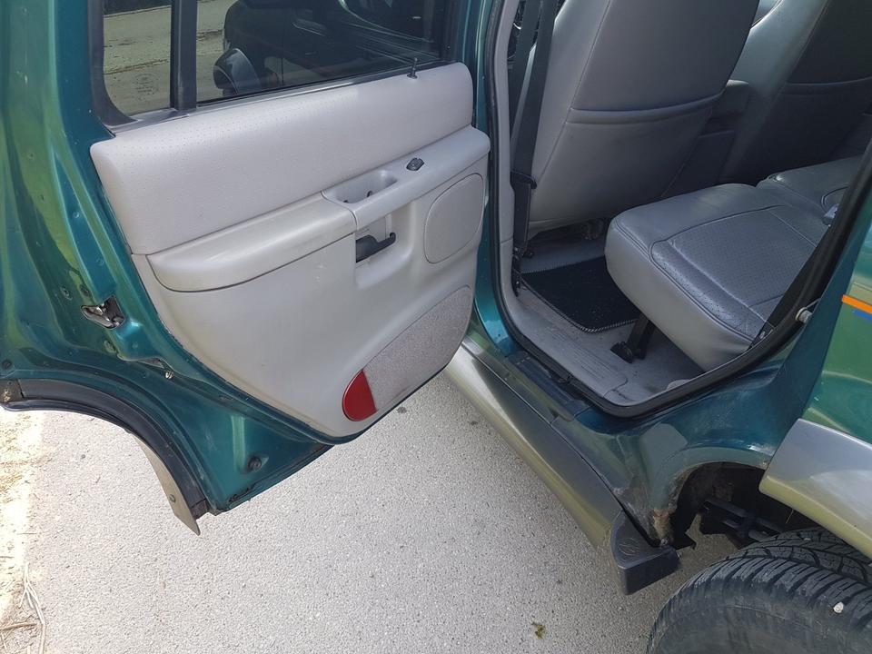 Ford Explorer U2 4x4 Allrad 4,0 V6  пробіг: 215000 рік: Oktober 1998 Benzin потужність:207 PS коробка: Automatik ціна: 1990 - Фото 7