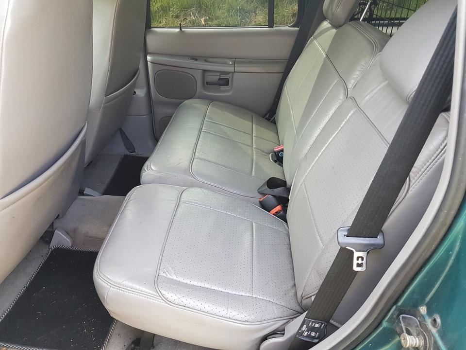 Ford Explorer U2 4x4 Allrad 4,0 V6  пробіг: 215000 рік: Oktober 1998 Benzin потужність:207 PS коробка: Automatik ціна: 1990 - Фото 8