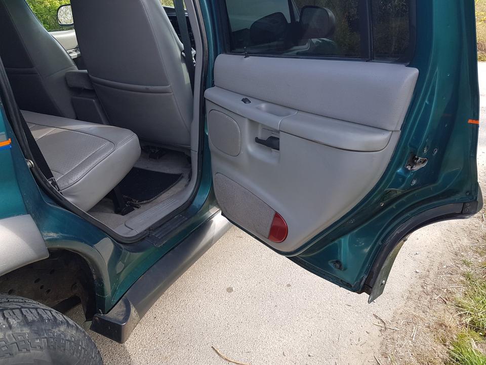 Ford Explorer U2 4x4 Allrad 4,0 V6  пробіг: 215000 рік: Oktober 1998 Benzin потужність:207 PS коробка: Automatik ціна: 1990 - Фото 9