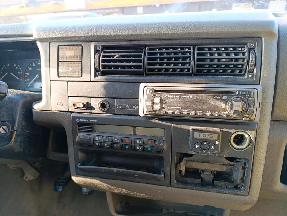 T4 Multivan 2.5 TDI  пробіг: 425700 рік: März 1998 Diesel потужність:102 PS коробка: Manuell ціна: 1700 - Фото 6