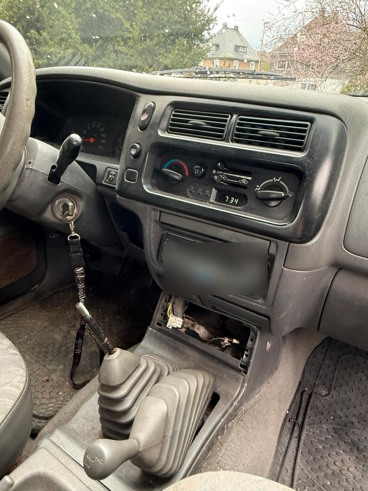 Mitsubishi L200 Pick Up Klima Allrad Doppelkabine пробіг: 177000 рік: März 2001 Diesel потужність:100 PS коробка: Manuell ціна: 5000 - Фото 11