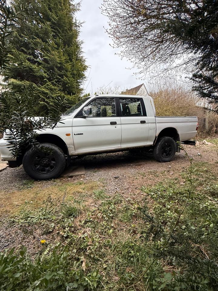 Mitsubishi L200 Pick Up Klima Allrad Doppelkabine пробіг: 177000 рік: März 2001 Diesel потужність:100 PS коробка: Manuell ціна: 5000 - Фото 3