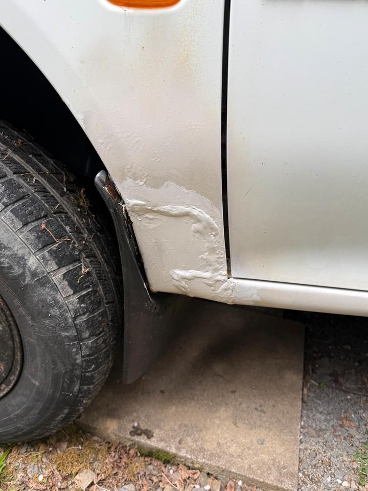Mitsubishi L200 Pick Up Klima Allrad Doppelkabine пробіг: 177000 рік: März 2001 Diesel потужність:100 PS коробка: Manuell ціна: 5000 - Фото 6