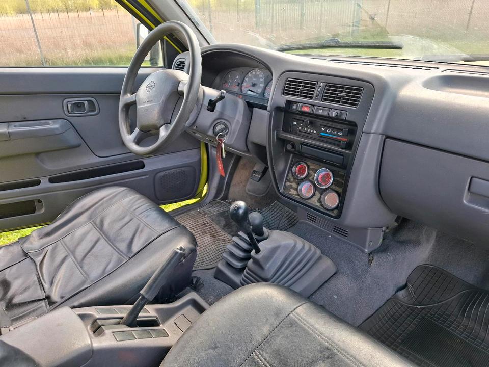  Nissan D22 рік: April 1999 Diesel потужність:103 PS коробка: Manuell ціна: 4300 - Фото 8