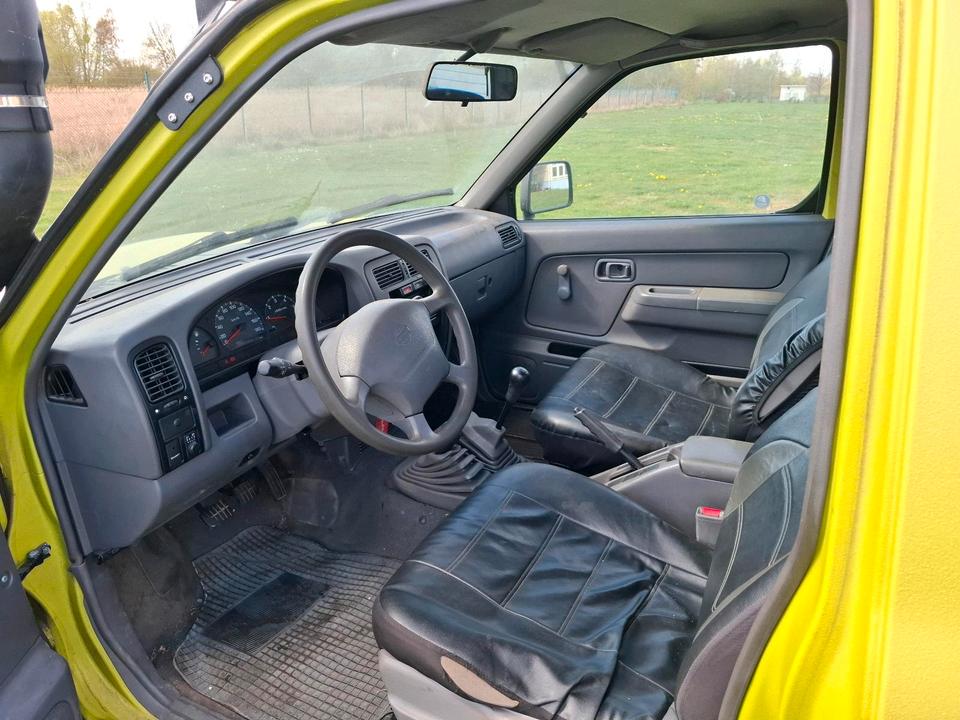  Nissan D22 рік: April 1999 Diesel потужність:103 PS коробка: Manuell ціна: 4300 - Фото 9
