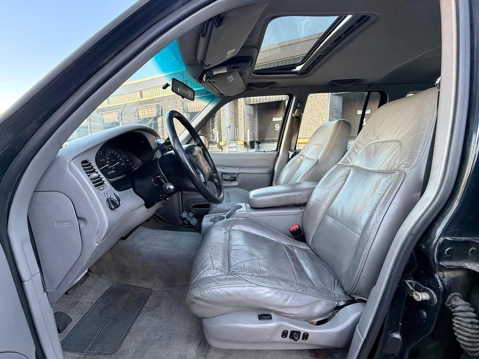 Ford Explorer 4.0 V6 Highclass 4x4 пробіг: 254796 рік: Juni 1998 Benzin потужність:207 PS коробка: Automatik ціна: 1950 - Фото 8