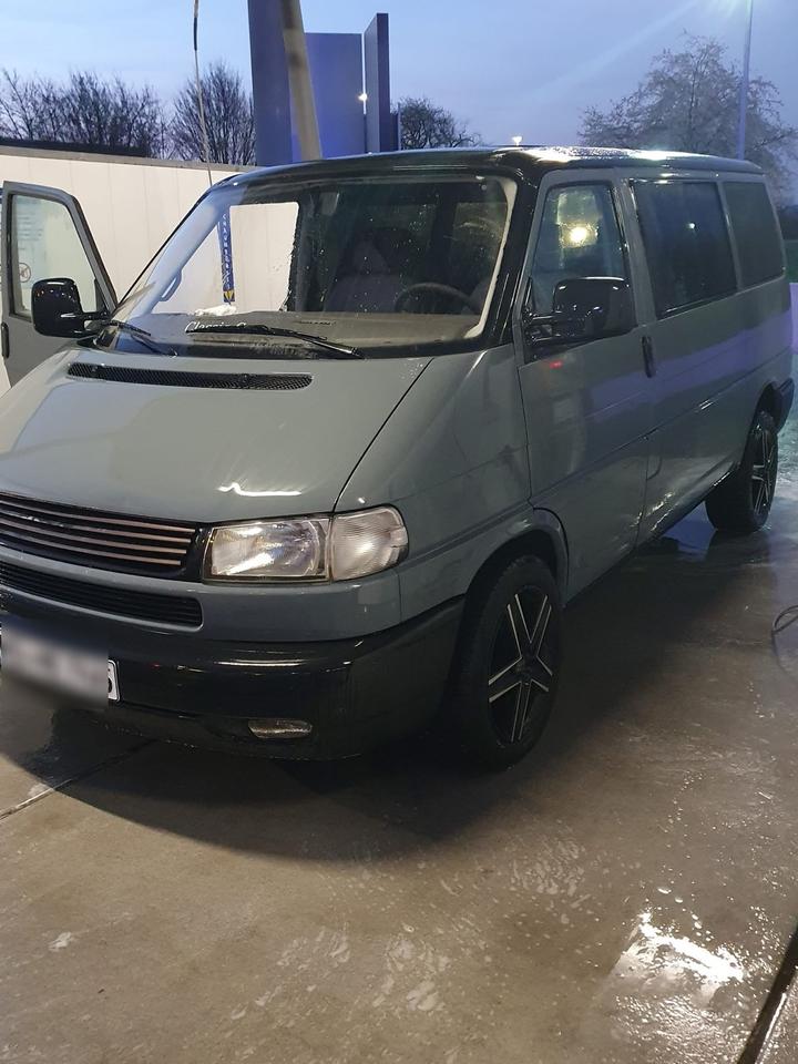 Gut autos multivan пробіг: 328000 рік: April 1997 Diesel потужність:102 PS коробка: Manuell ціна: 4000 - Фото 0