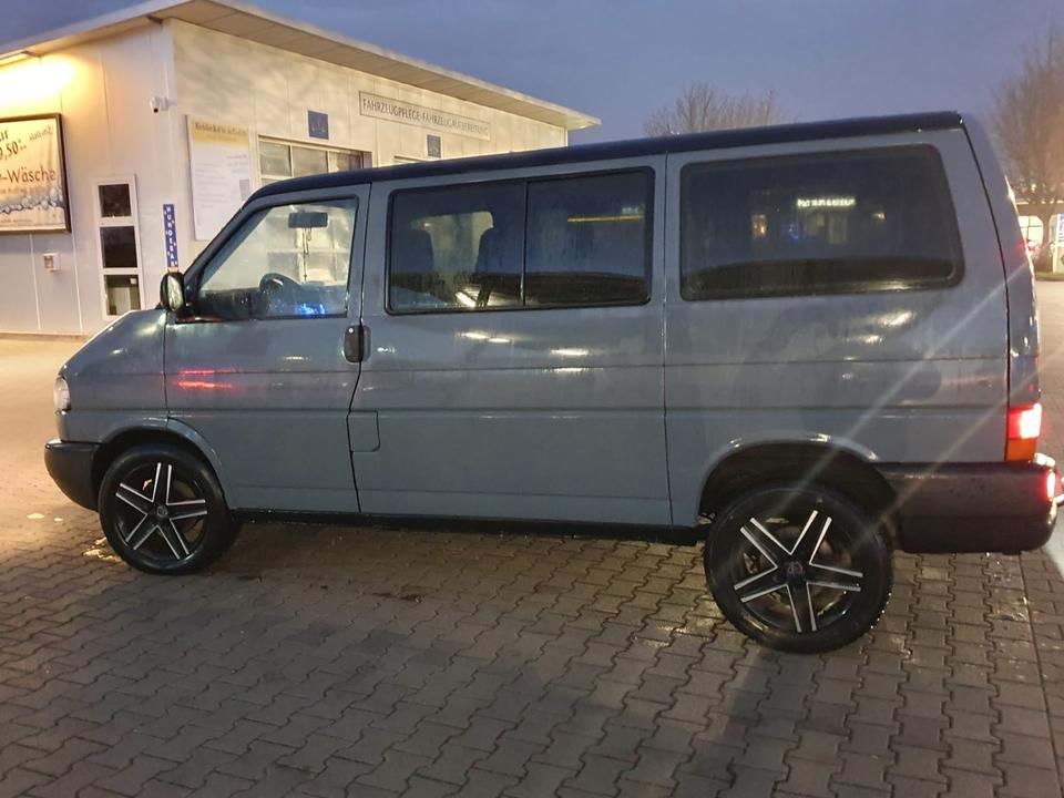 Gut autos multivan пробіг: 328000 рік: April 1997 Diesel потужність:102 PS коробка: Manuell ціна: 4000 - Фото 1