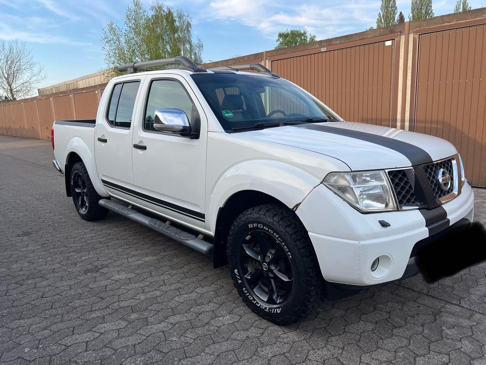 Nissan Navarra 2.5 Diesel Klima 4x4 Schalter пробіг: 240000 рік: April 2008 Diesel потужність:171 PS SUV/Geländewagen ціна: 4950 - Фото 1
