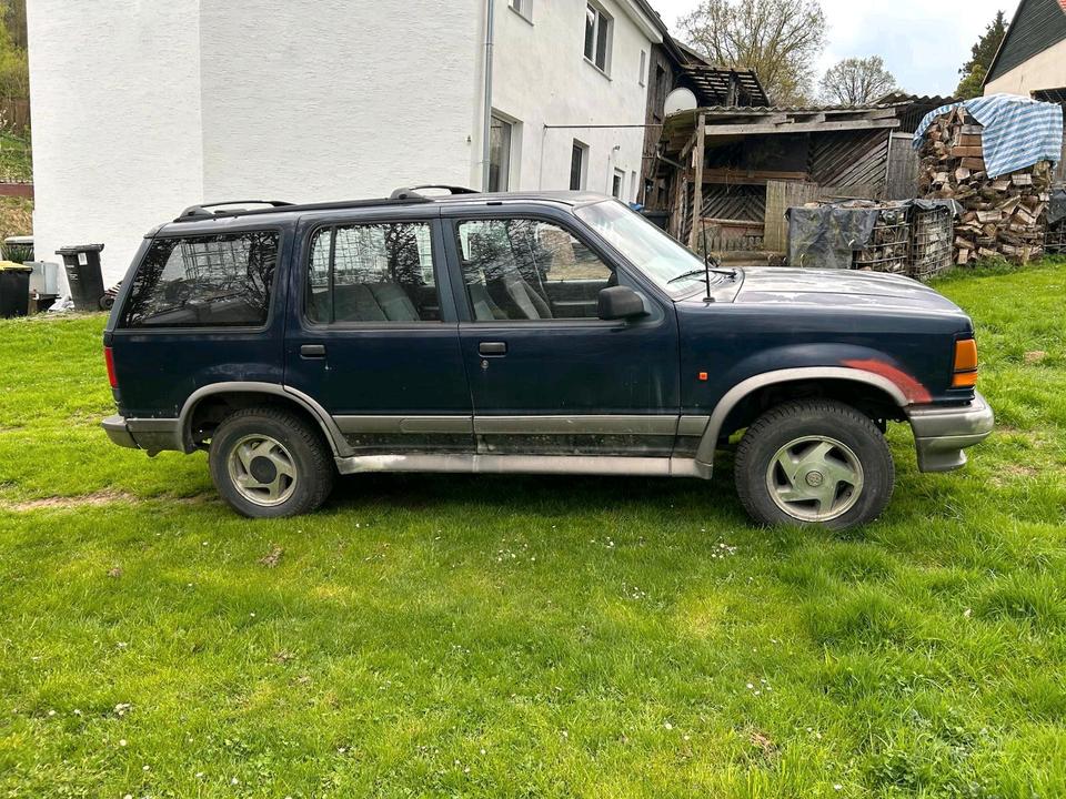 Ford Explorer 4x4 пробіг: 166343 рік: September 1993 Benzin потужність:165 PS коробка: Automatik ціна: 2400 - Фото 2