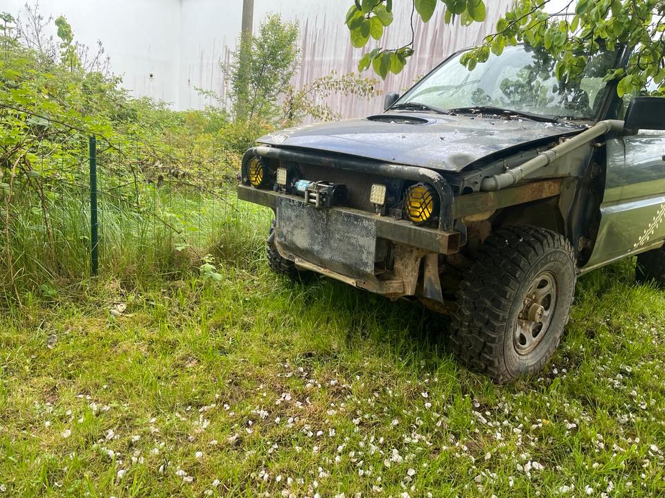 Nissan Terrano Offroad Trail 4x4 пробіг: 208000 рік: April 1998 Benzin коробка: Manuell потужність:125 PS ціна: 1000 - Фото 0