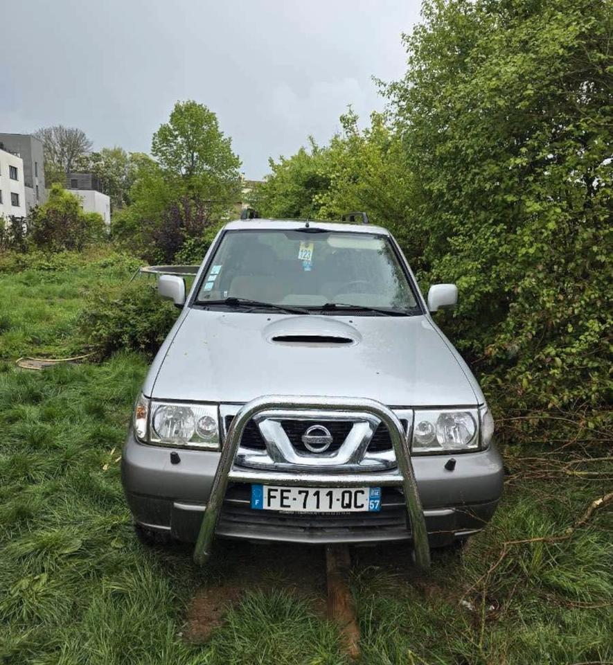 Nissan Terrano 2.7 TDI 4x4 7 Sitzer пробіг: 200000 рік: Januar 2004 Diesel потужність:125 PS коробка: Manuell ціна: 2000 - Фото 0