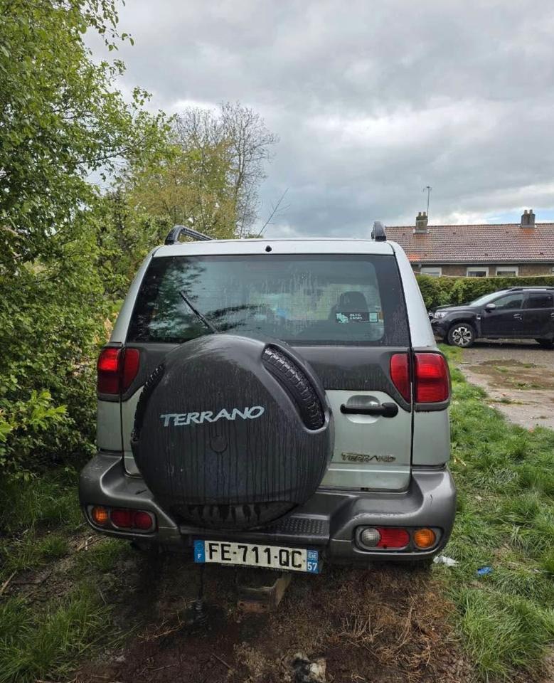 Nissan Terrano 2.7 TDI 4x4 7 Sitzer пробіг: 200000 рік: Januar 2004 Diesel потужність:125 PS коробка: Manuell ціна: 2000 - Фото 1