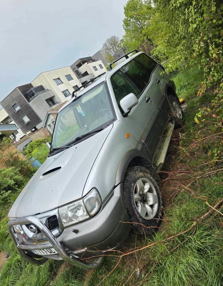 Nissan Terrano 2.7 TDI 4x4 7 Sitzer пробіг: 200000 рік: Januar 2004 Diesel потужність:125 PS коробка: Manuell ціна: 2000 - Фото 2