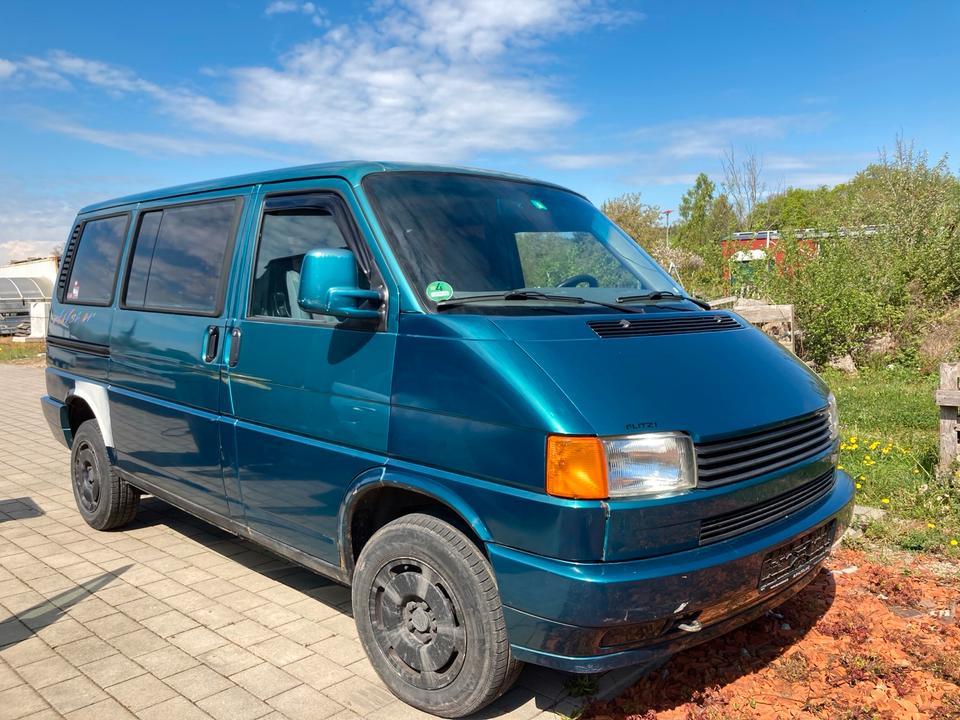 VW T4 Multivan пробіг: 350000 рік: April 1995 Diesel потужність:78 PS коробка: Manuell ціна: 3800 - Фото 0