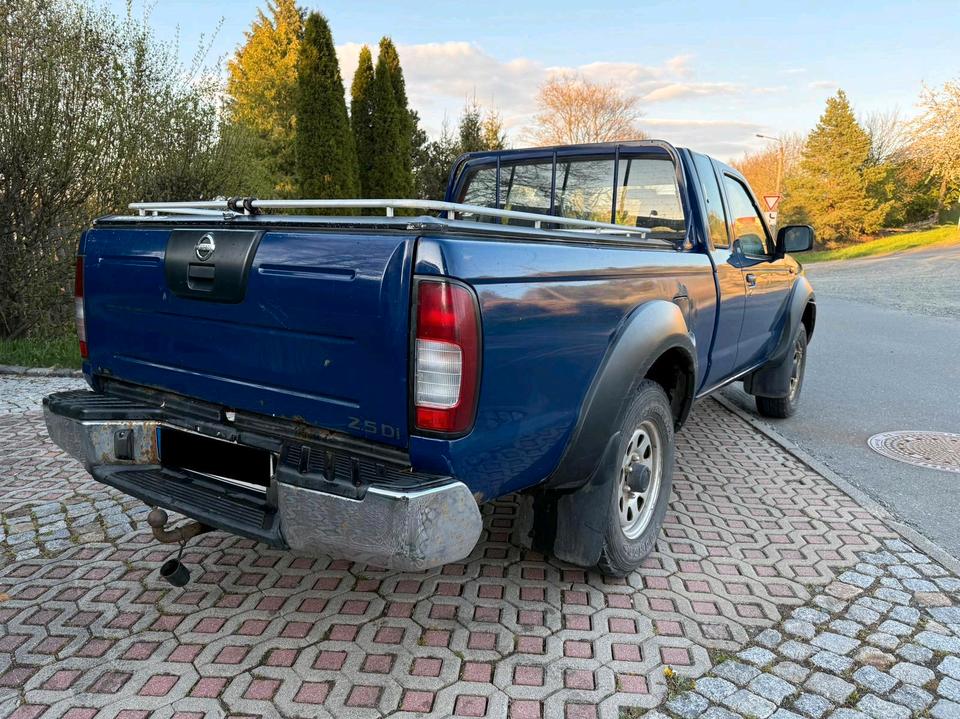 Nissan NP300 D22 4x4 пробіг: 191000 рік: Juni 2005 Diesel потужність:133 PS коробка: Manuell ціна: 5500 - Фото 2
