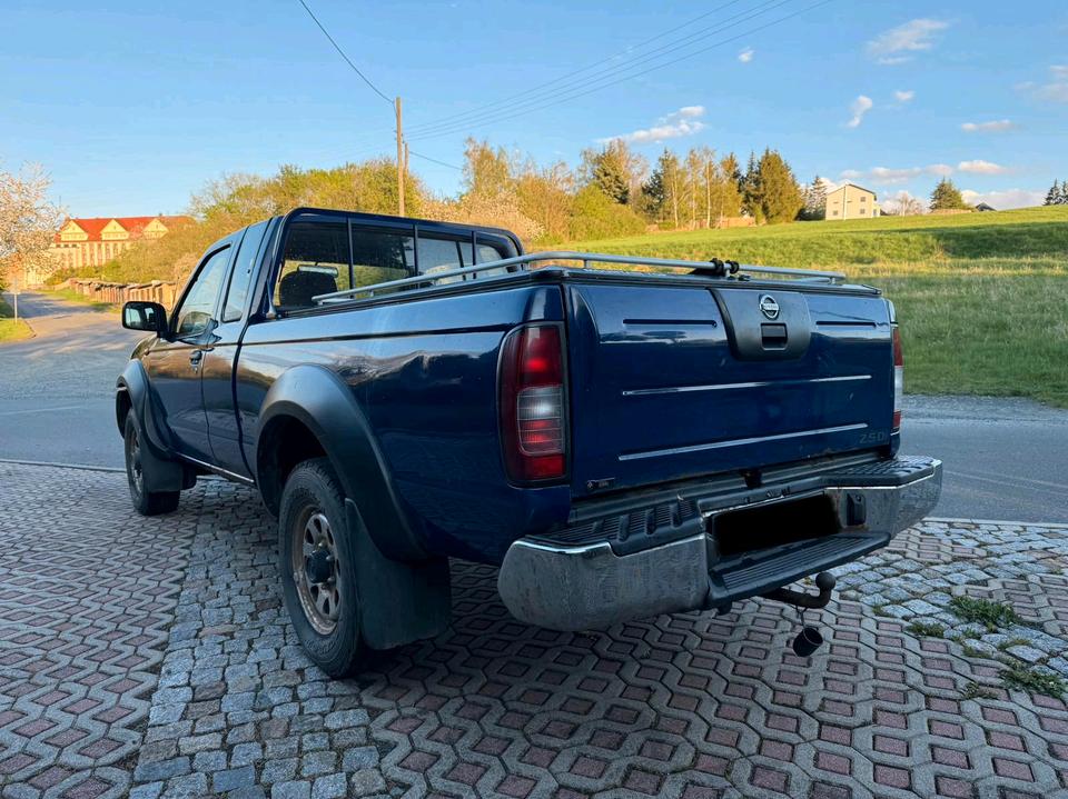 Nissan NP300 D22 4x4 пробіг: 191000 рік: Juni 2005 Diesel потужність:133 PS коробка: Manuell ціна: 5500 - Фото 3