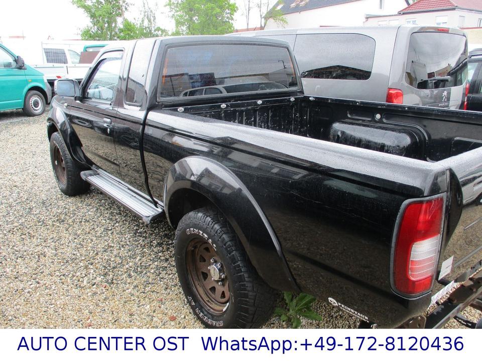 Nissan Navara Pick-up Double Cab 4X4-KLIMA-WEBASTO-AHK пробіг: 246000 рік: November 2002 Diesel потужність:133 PS коробка: Manuell ціна: 3799 - Фото 4