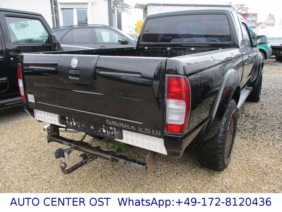 Nissan Navara Pick-up Double Cab 4X4-KLIMA-WEBASTO-AHK пробіг: 246000 рік: November 2002 Diesel потужність:133 PS коробка: Manuell ціна: 3799 - Фото 5