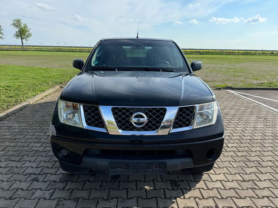 Nissan Navara Pickup Double-Cab Comfort 4X4 Klima пробіг: 240555 рік: August 2005 Diesel потужність:174 PS коробка: Manuell ціна: 4490 - Фото 4